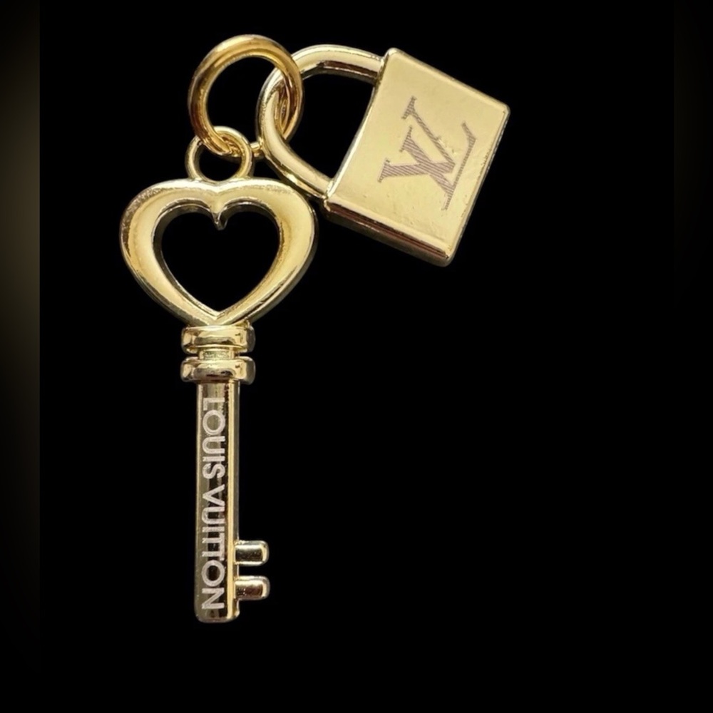Heart Key & Lock Zipper Pull Charm Gold Tone LV